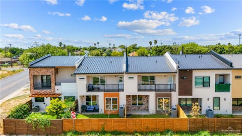 Townhouse For Rent - 914 S Bicentennial Boulevard<br/> Hidalgo County, McAllen, TX 78501