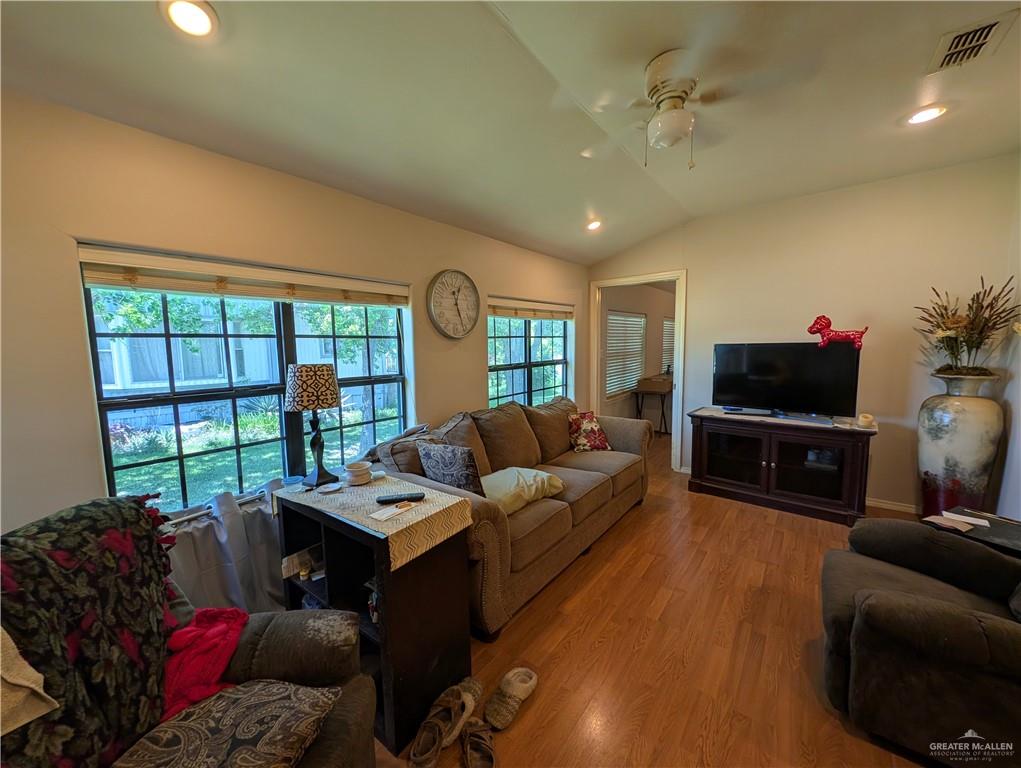 106 Resaca Shores Drive, Los Fresnos, Texas image 2