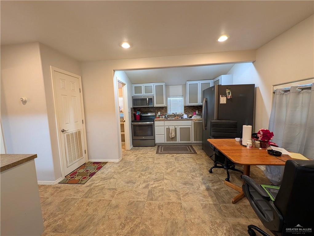 106 Resaca Shores Drive, Los Fresnos, Texas image 4