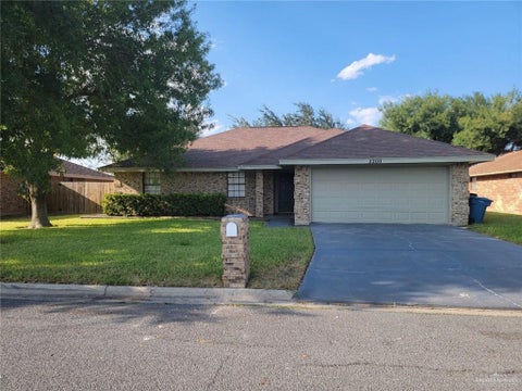 Homes For Sale - 2200 Robin Avenue<br/> McAllen, TX 78504