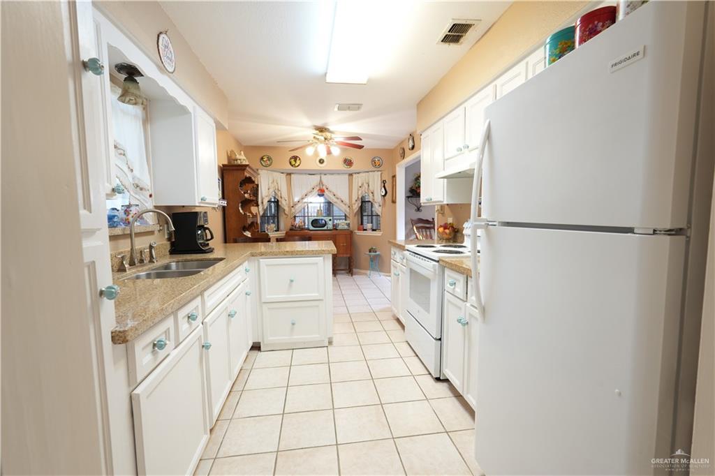 2020 N Lark Avenue, McAllen, Texas image 9