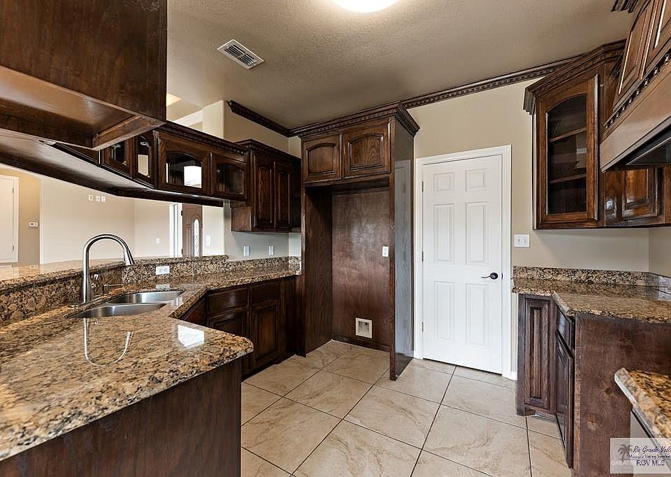 5940 Lourdes Boulevard, Brownsville, Texas image 6