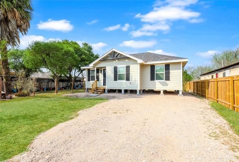 Photo of 670 W Durham Avenue, Raymondville, TX 78580 (MLS # 493840)