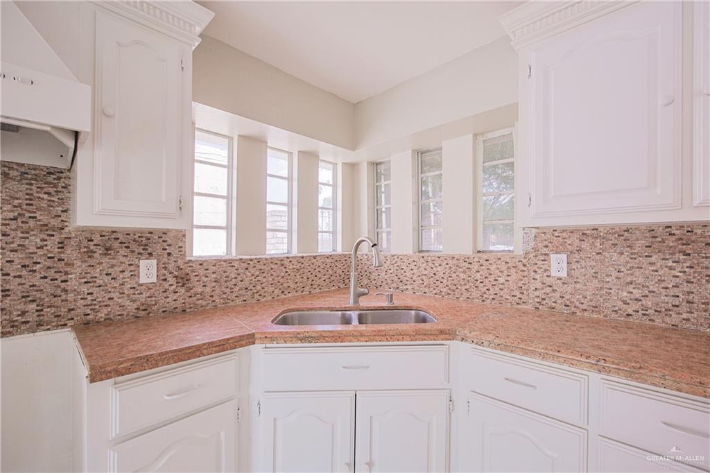 2723 Paseo Encantado Street, Mission, Texas image 11