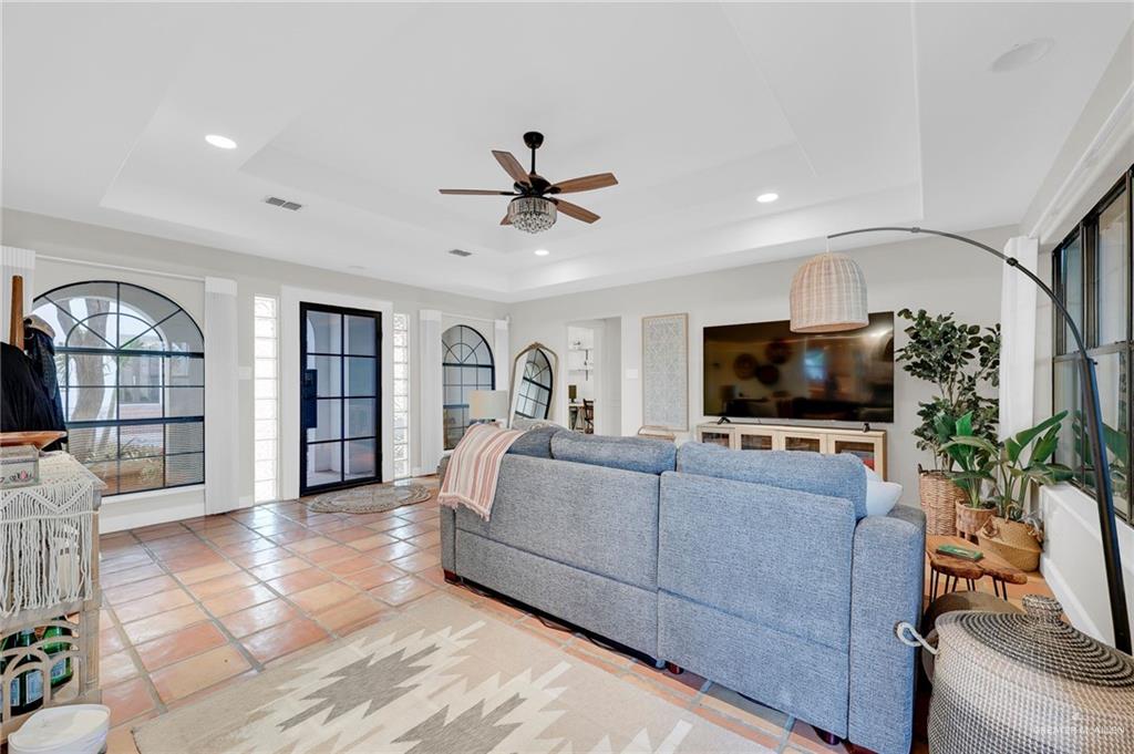 125 E Tearose Avenue, McAllen, Texas image 4