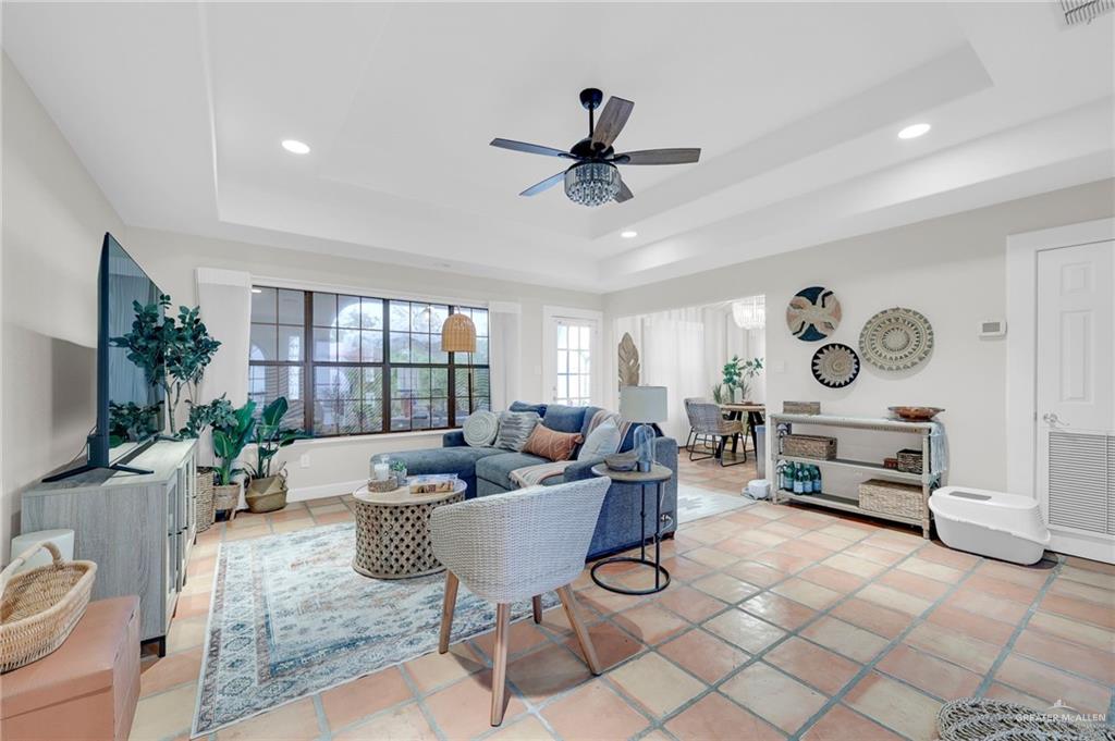 125 E Tearose Avenue, McAllen, Texas image 2