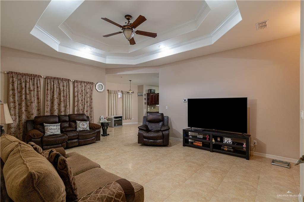 1014 Emerald Drive, Weslaco, Texas image 4