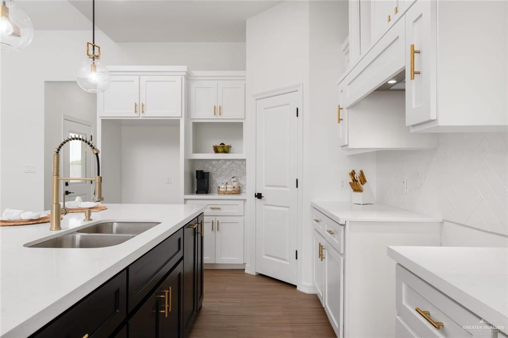 2019 Blue Sky Drive, Weslaco, Texas image 6