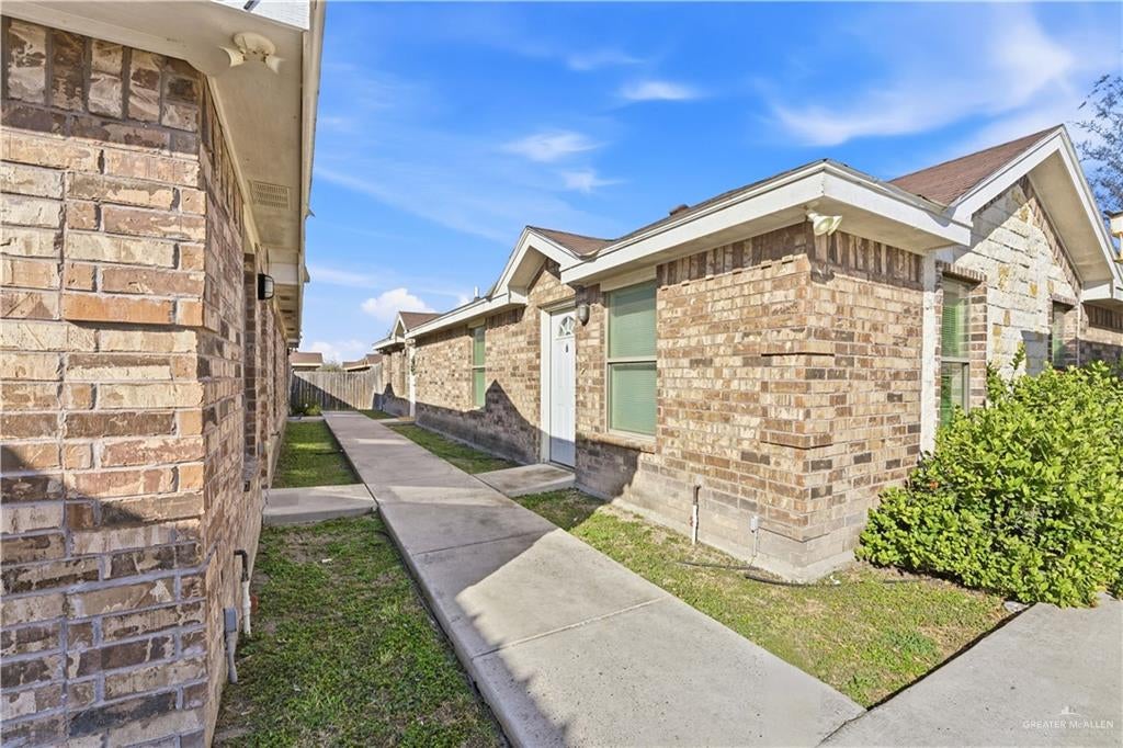 2907 Bella Flor Street