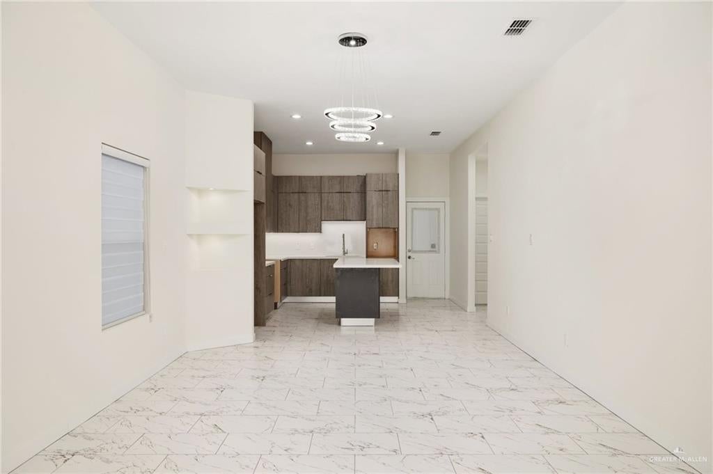 230 W Longoria Drive