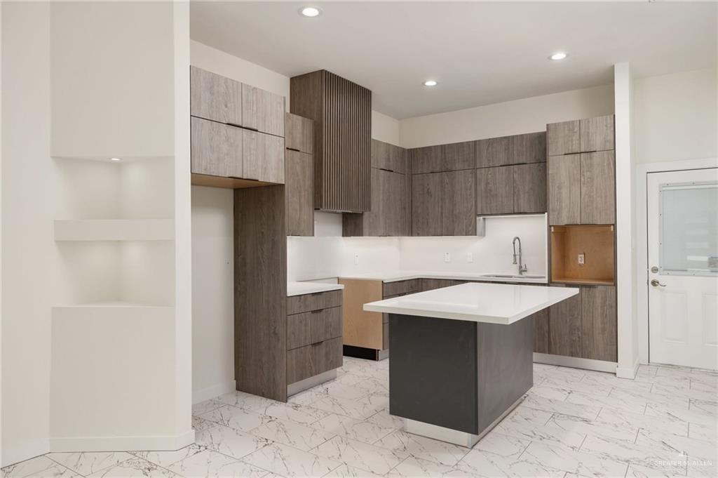 230 W Longoria Drive