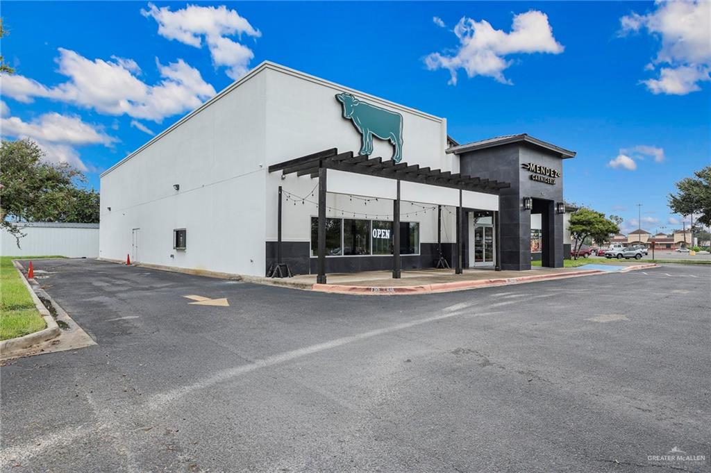 902 S Cage Boulevard