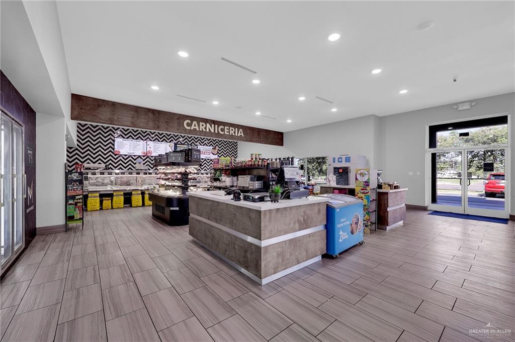 902 S Cage Boulevard