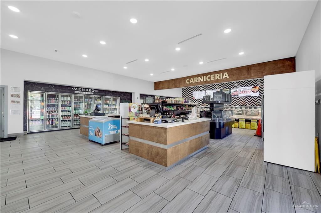 902 S Cage Boulevard