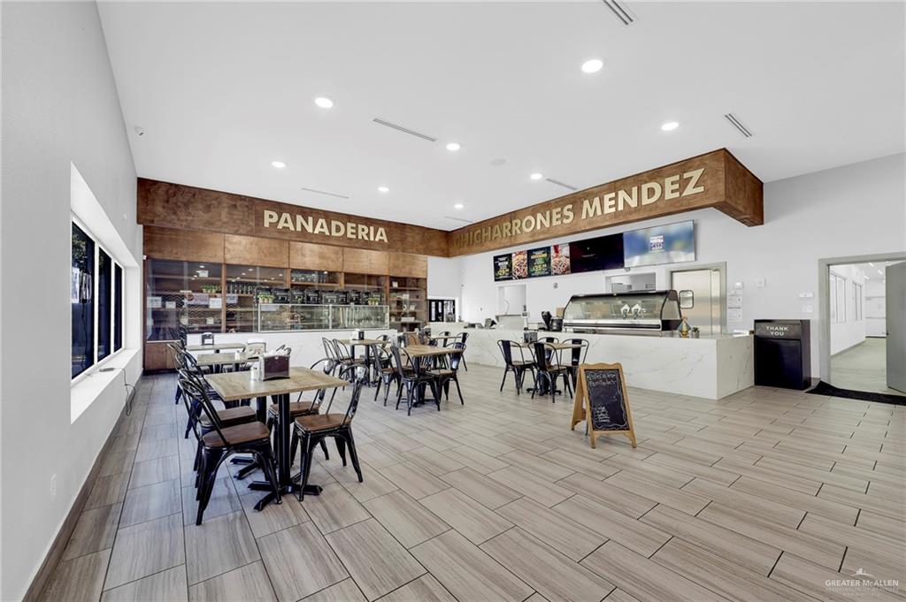 902 S Cage Boulevard