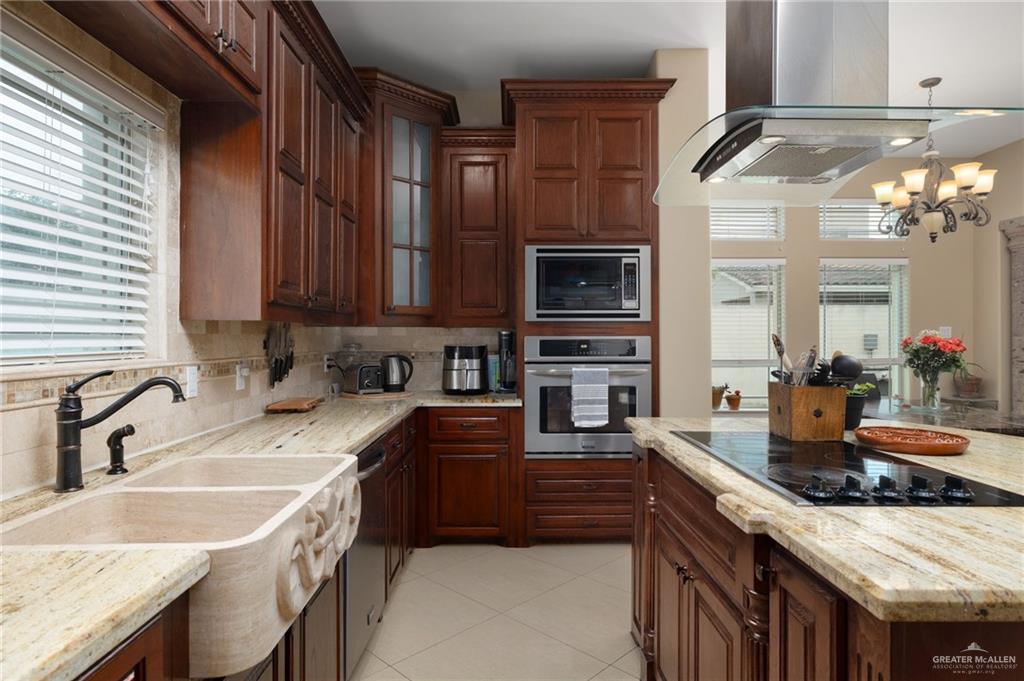 2201 W Rhin Drive, Edinburg, Texas image 7