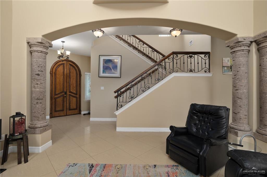 2201 W Rhin Drive, Edinburg, Texas image 2
