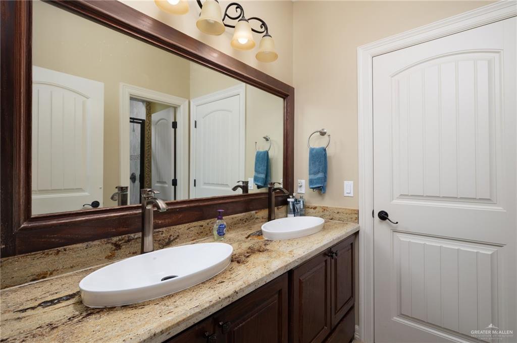 2201 W Rhin Drive, Edinburg, Texas image 16