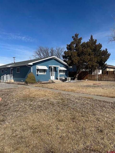 Photo of 901 S 8th Street, Montrose, CO 81401 (MLS # 831877)