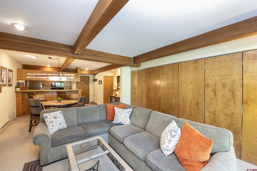 11 Hunter Hill Road 305
