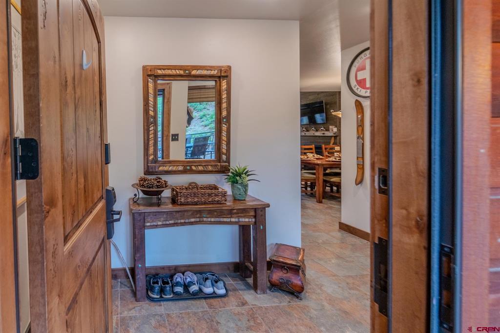 73 S Tamarron Dr 819/821