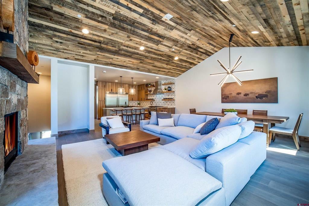 95 Travertine Trail