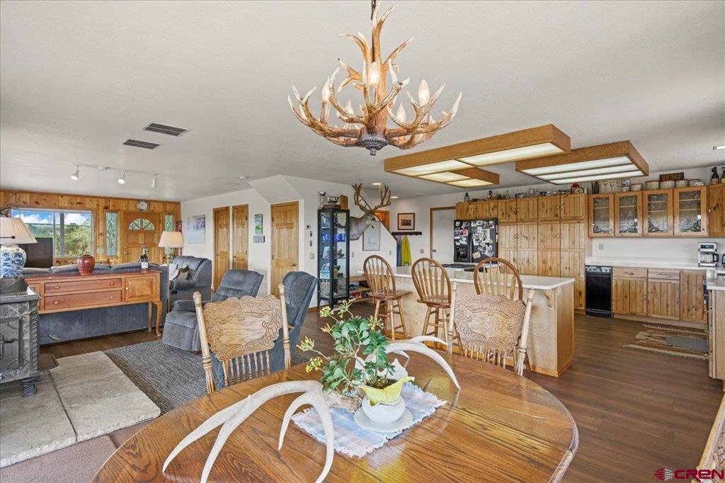Montrose, Colorado, 81403, United States, 4 Bedrooms Bedrooms, ,4 BathroomsBathrooms,Residential,Active,2044564