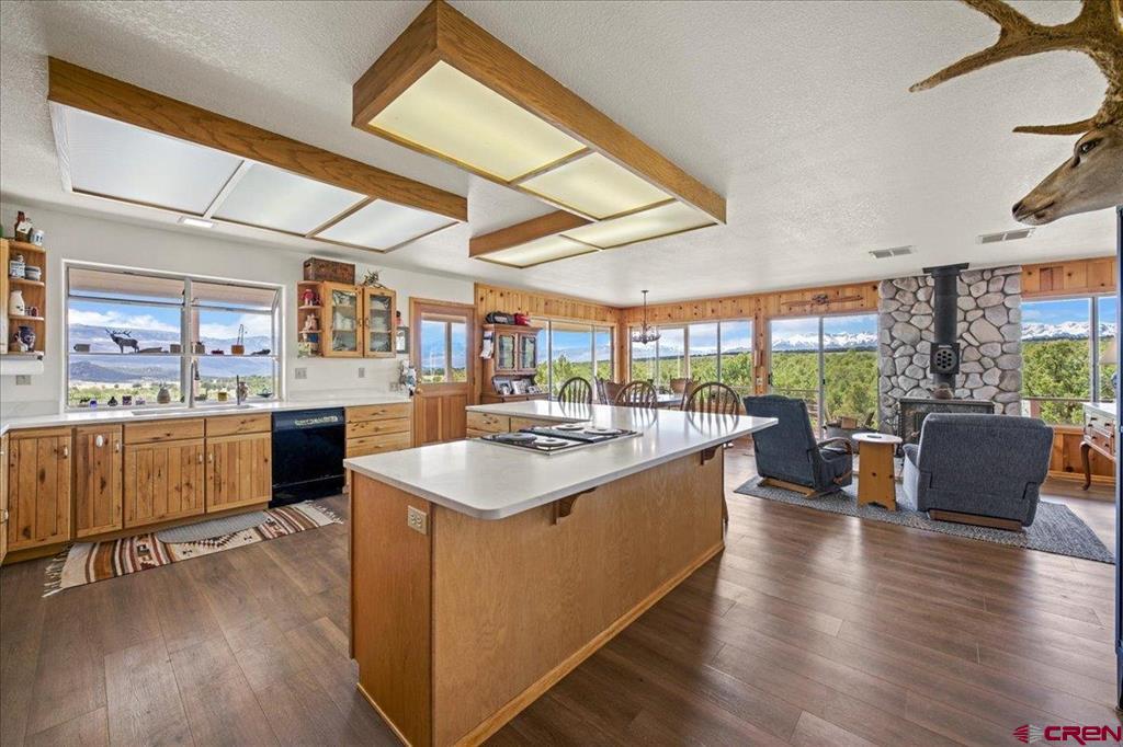 Montrose, Colorado, 81403, United States, 4 Bedrooms Bedrooms, ,4 BathroomsBathrooms,Residential,Active,2044564