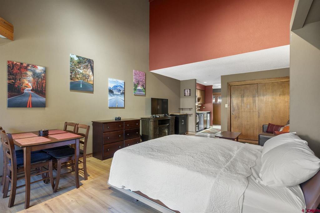 961 N Tamarron Drive 555