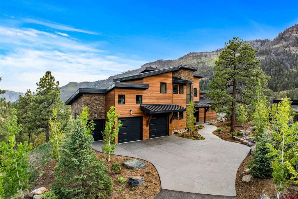490 Glacier Cliff Drive