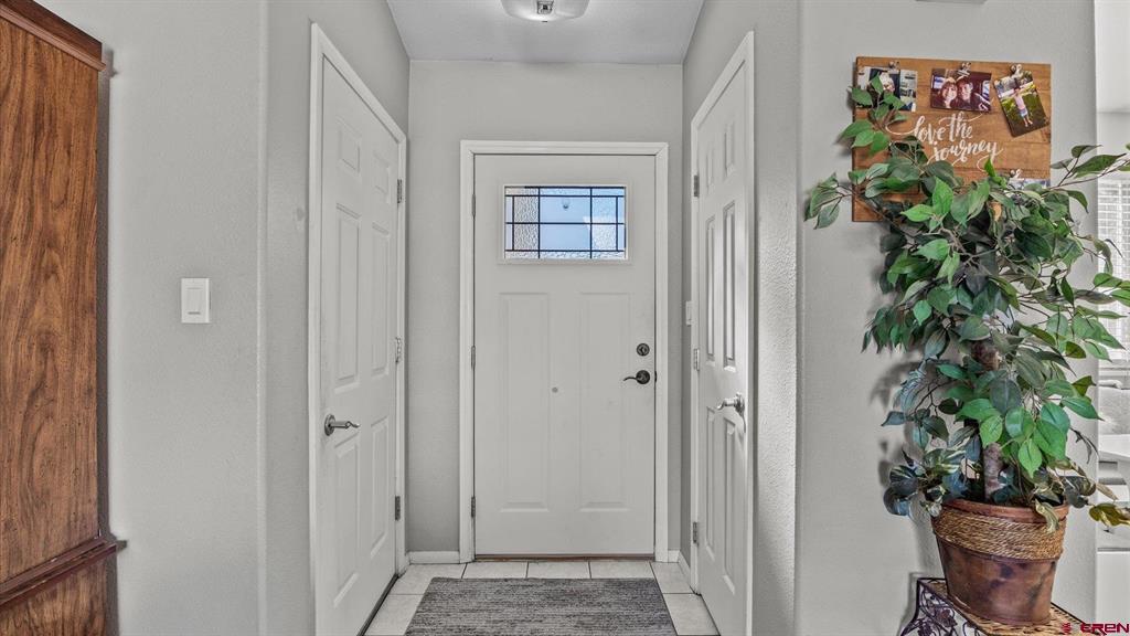 595 Greenfield Circle W