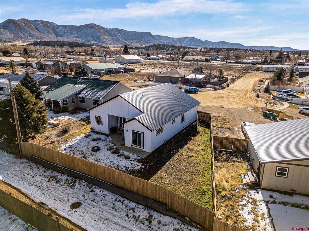 215 W Menefee Street