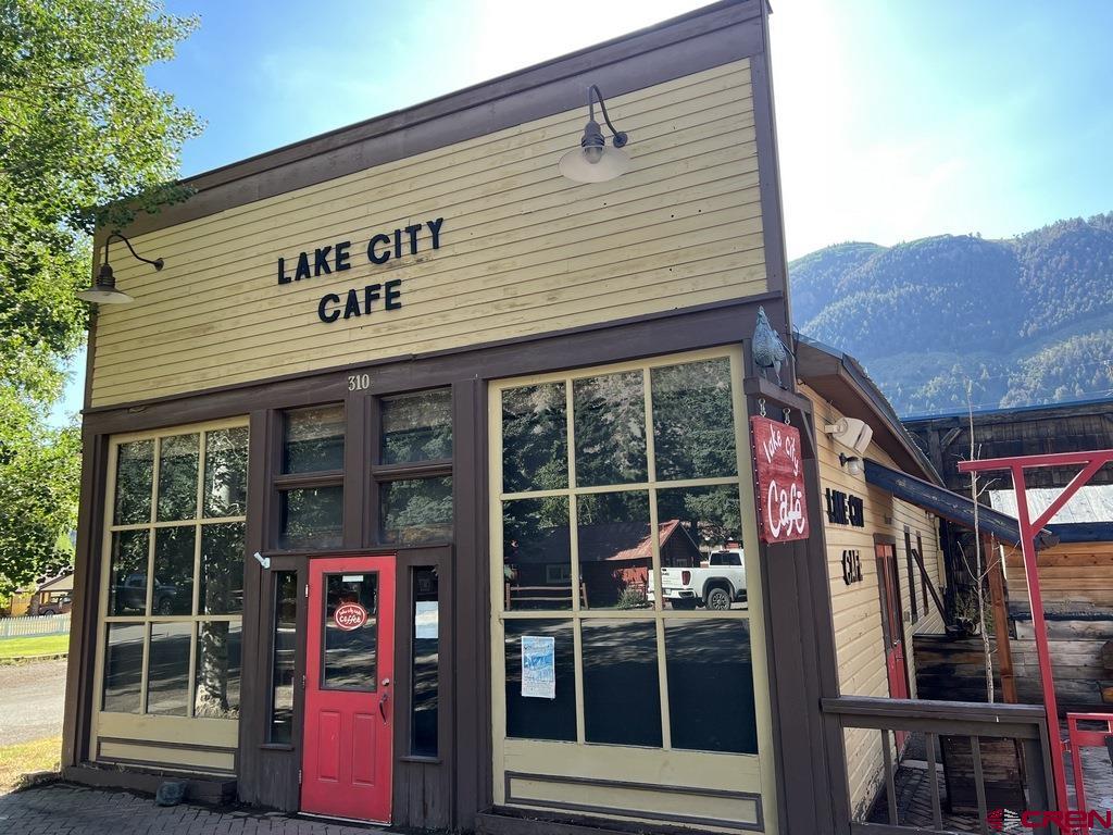 310 N Gunnison Avenue