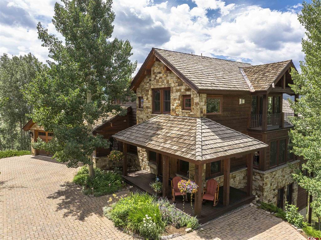 2 Peakview Drive