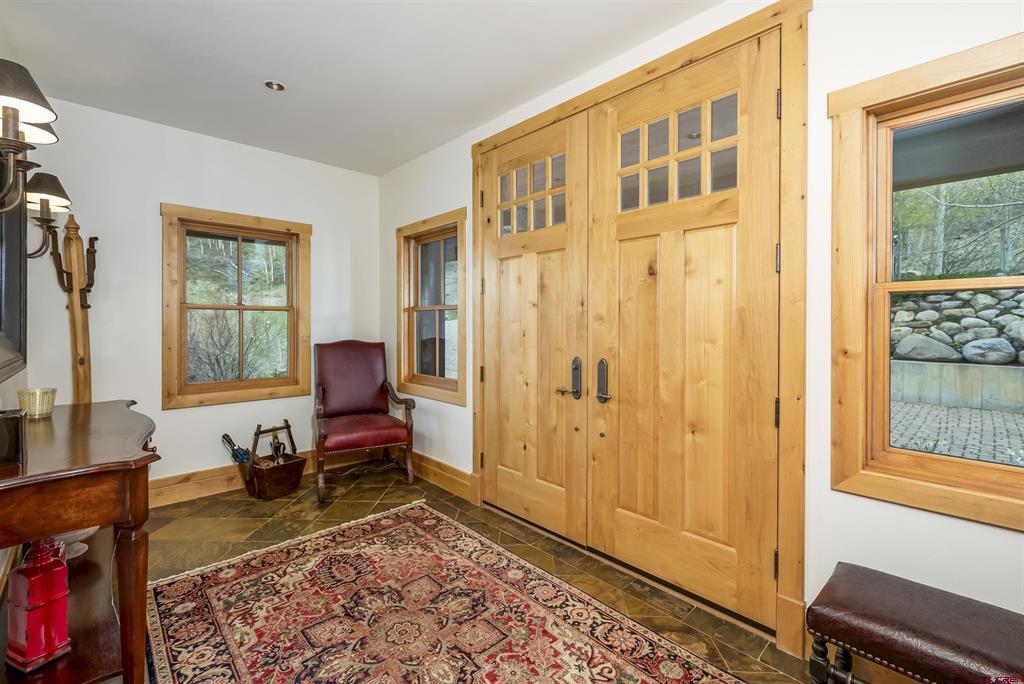 2 Peakview Drive