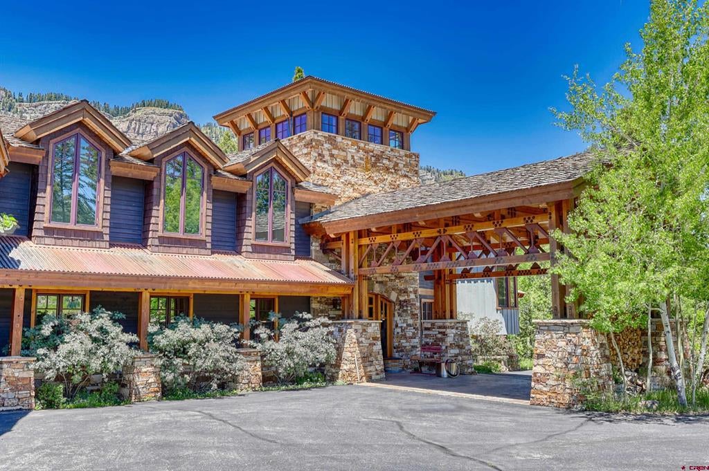 455 Pinnacle View Drive
