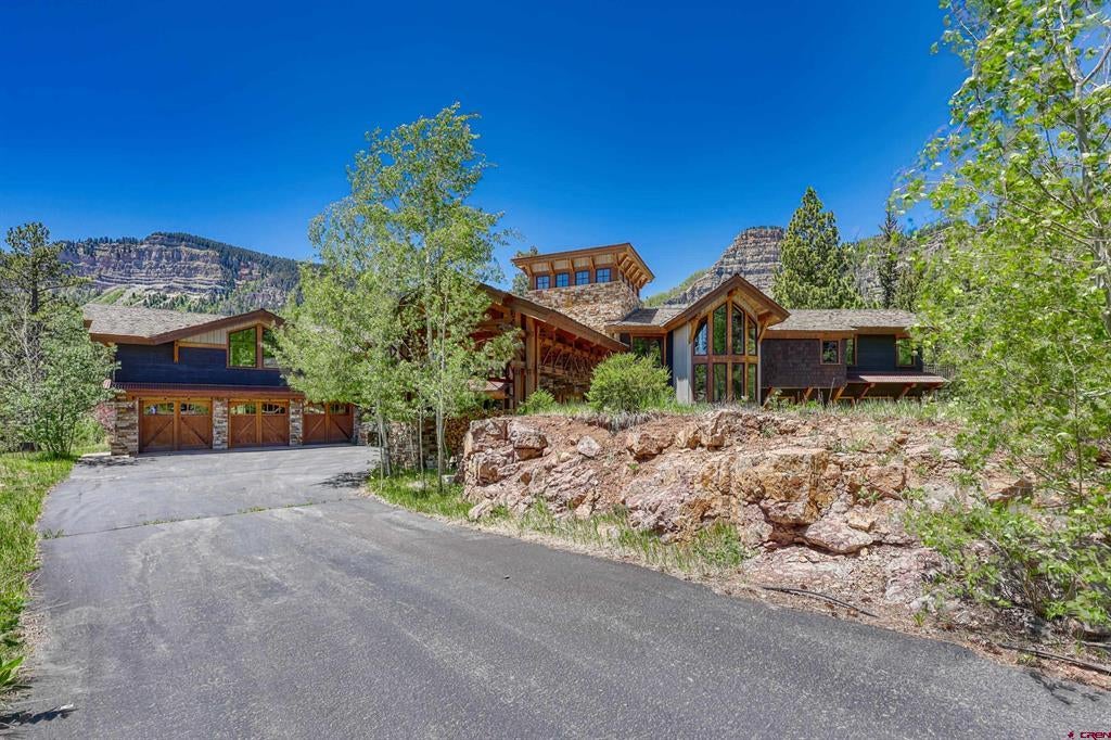 455 Pinnacle View Drive