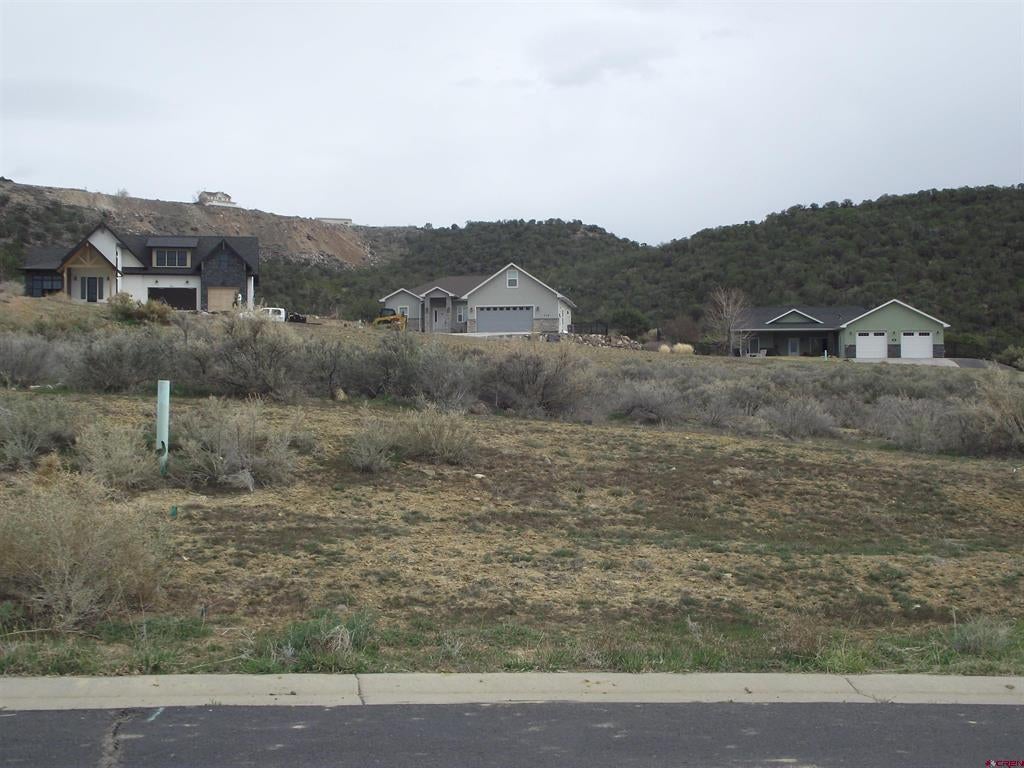 725 SE Pinyon Street