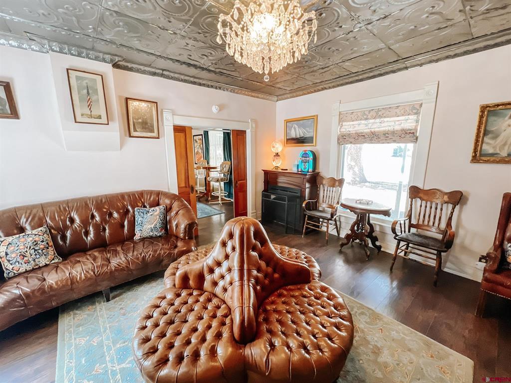 426 Gunnison Av Avenue