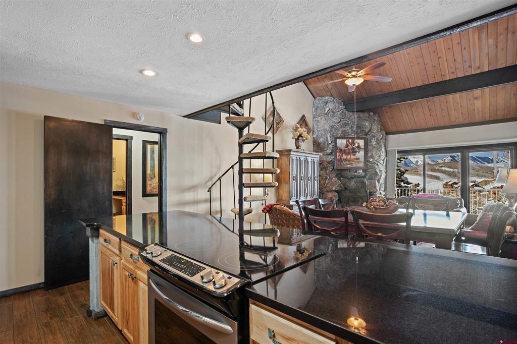 16 Hunter Hill Road K-303