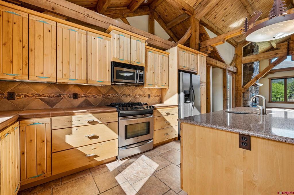 Durango, Colorado, 81301, United States, 3 Bedrooms Bedrooms, ,3 BathroomsBathrooms,Residential,Contingent,2052075