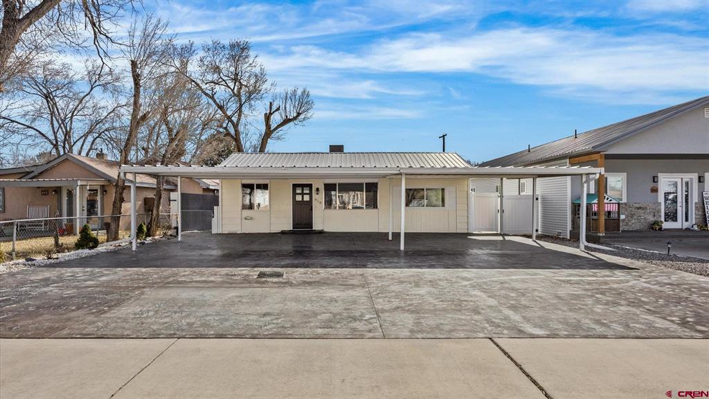 Photo 1 of 27 — 918 S 10th Street, Montrose, CO 81401