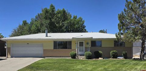 Photo of 1408 Bristol Drive, Montrose, CO 81401 (MLS # 836083)