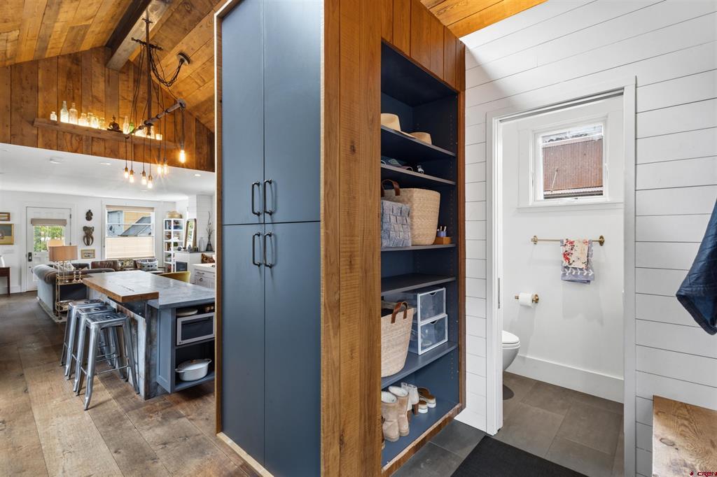 123 E Columbia Avenue