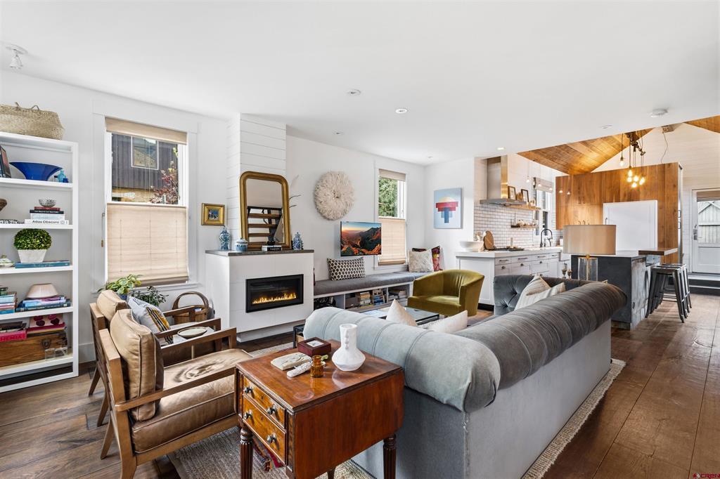 123 E Columbia Avenue