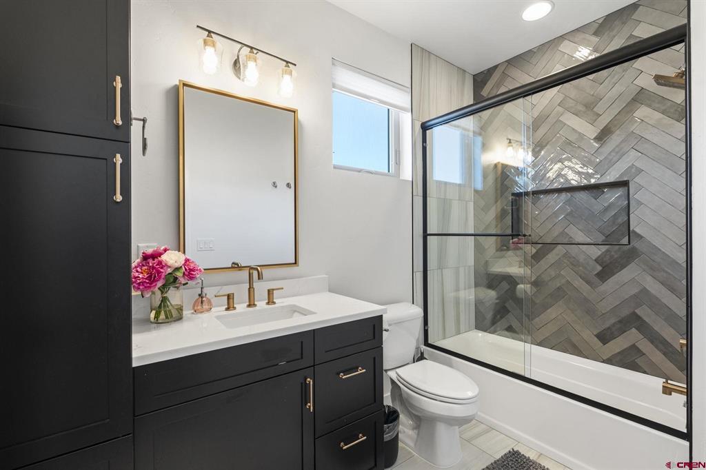 Durango, Colorado 81301, United States, 5 Bedrooms Bedrooms, ,3 BathroomsBathrooms,Residential,Contingent,17774