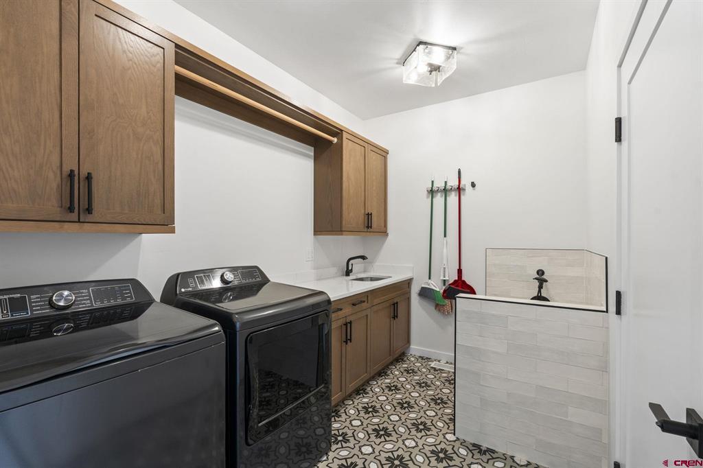 Durango, Colorado 81301, United States, 5 Bedrooms Bedrooms, ,3 BathroomsBathrooms,Residential,Contingent,17774