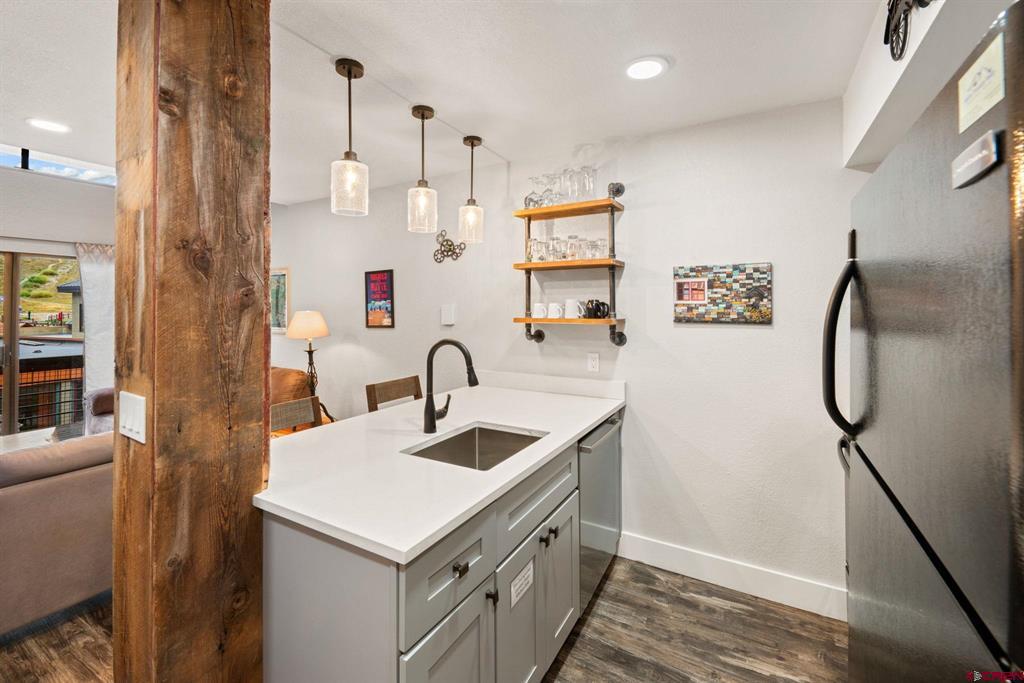 11 Emmons Road 423