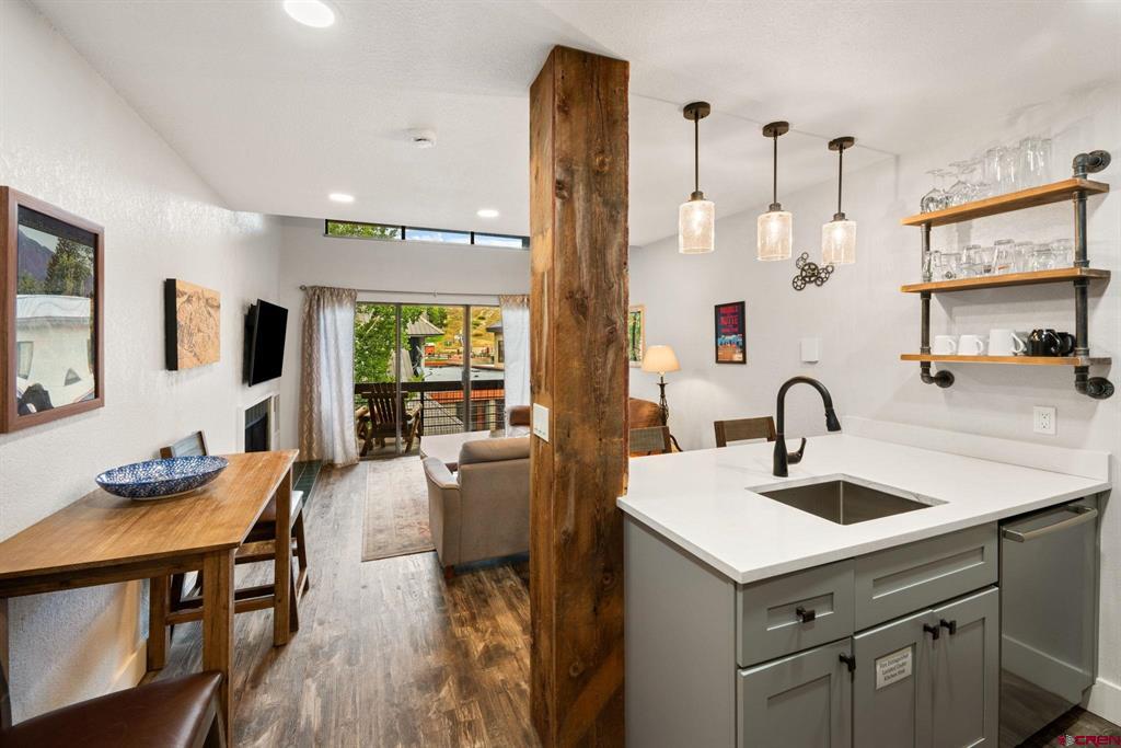 11 Emmons Road 423