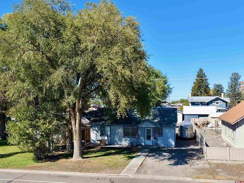 Photo of 23 S 5Th Street, Montrose, CO 81401 (MLS # 829464) Photo of 23 S 5Th Street, Montrose, CO 81401 (MLS # 829464)